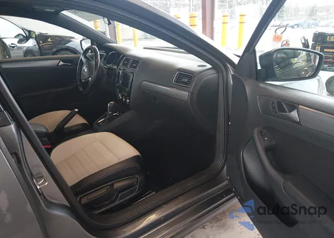 2016 Volkswagen Jetta 1.8T Sport z USA, uszkodzony, nr VIN 3VWD17AJ6GM242505